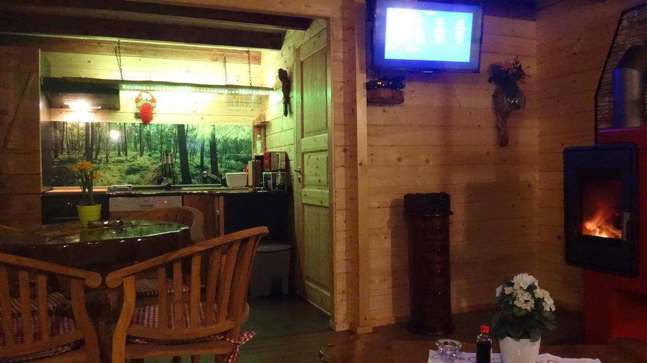 Holzhaus Waldwichtel Am Wald Und See Нойрупин Екстериор снимка