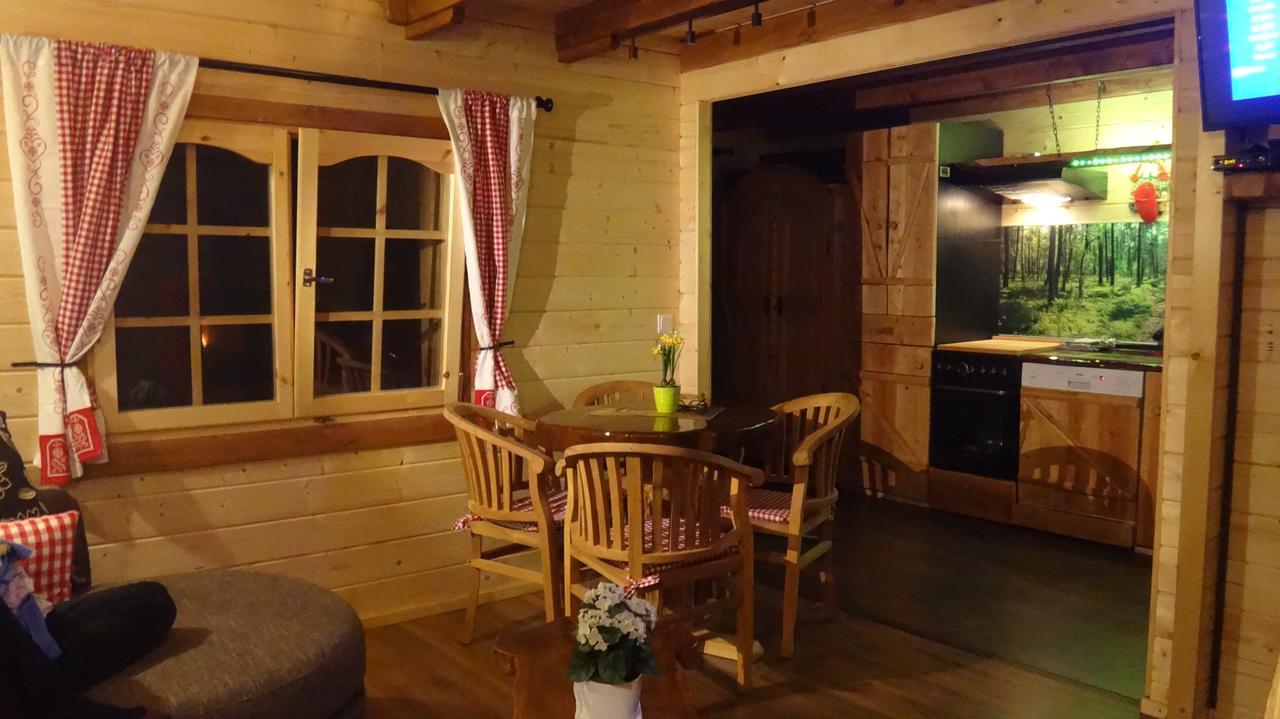 Holzhaus Waldwichtel Am Wald Und See Нойрупин Екстериор снимка